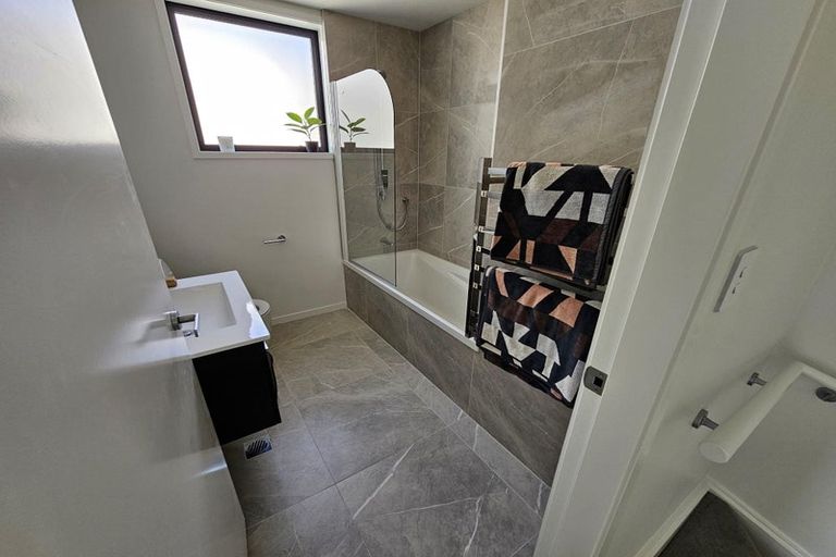 Photo of property in 16 Ara Toutouwai, Karori, Wellington, 6012