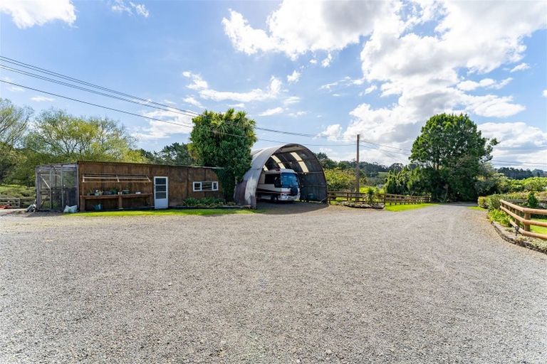 Photo of property in 104 Awa Road, Kumeu, 0891