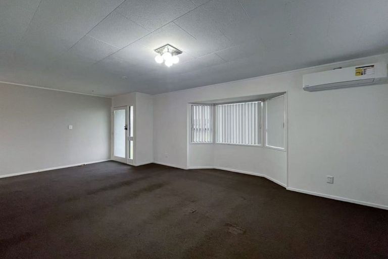 Photo of property in 3 Rukumoana Place, Clendon Park, Auckland, 2103