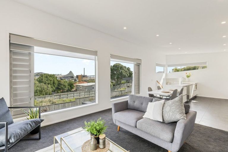 Photo of property in 26 Birdwood Avenue, Moturoa, New Plymouth, 4310