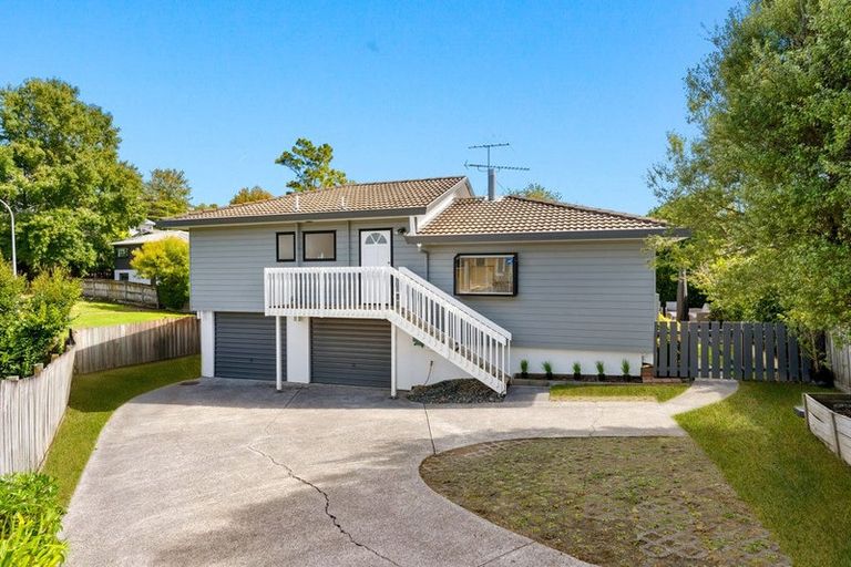 Photo of property in 2/13 Heather Place, Sunnynook, Auckland, 0620