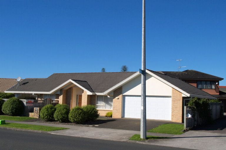 Photo of property in 2/46 Millhouse Drive, Northpark, Auckland, 2013