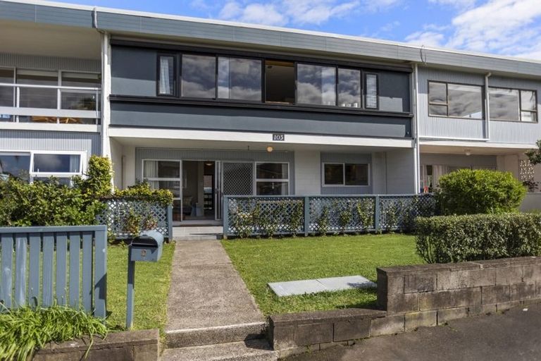 Photo of property in 2/103 Vauxhall Road, Narrow Neck, Auckland, 0624