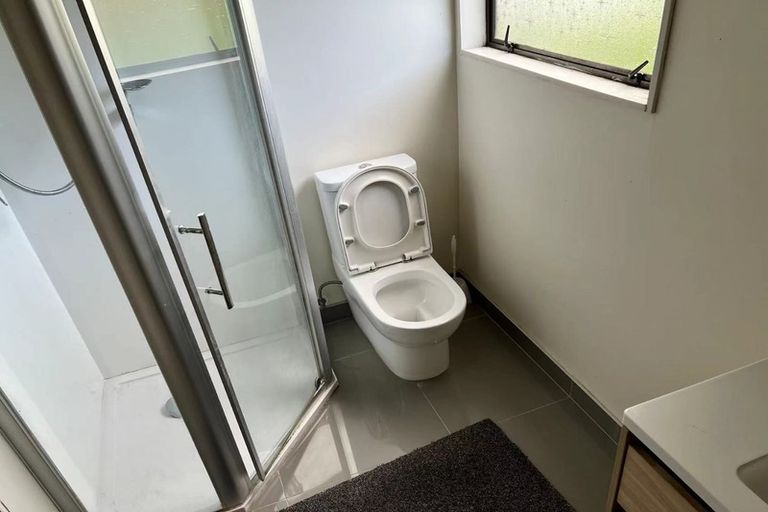 Photo of property in 21 Colwill Road, Massey, Auckland, 0614