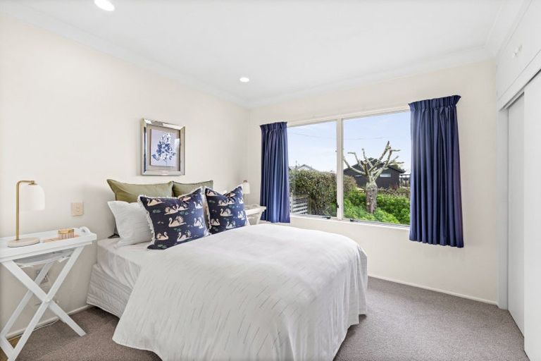 Photo of property in 2 Guthrie Road, Havelock North, 4130