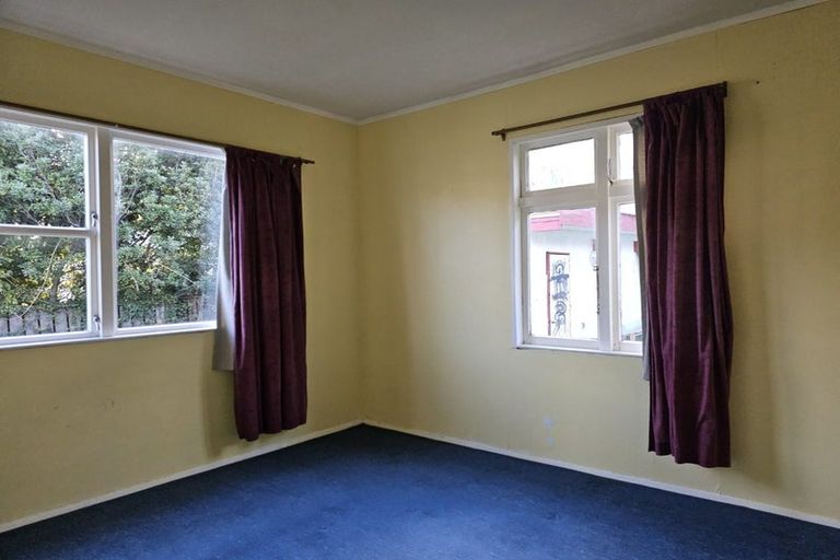 Photo of property in 51 The Parade, Island Bay, Wellington, 6023