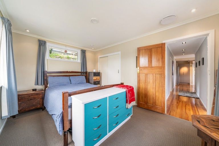 Photo of property in 35 Poto Road, Normandale, Lower Hutt, 5010