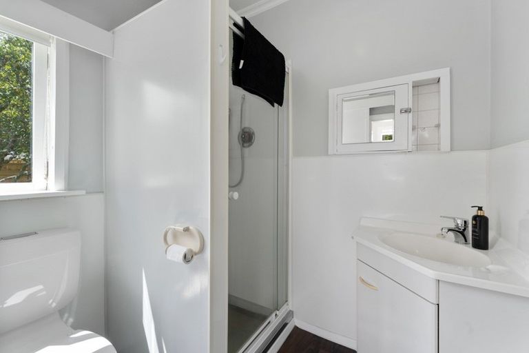 Photo of property in 16 Puriri Road, Waikanae, 5036