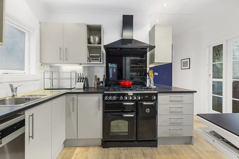 Photo of property in 80 Glenmore Street, Northland, Wellington, 6012