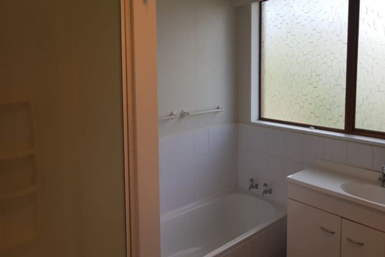 Photo of property in 71 Prince Regent Drive, Half Moon Bay, Auckland, 2012