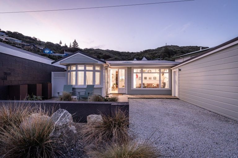 Photo of property in 84 The Esplanade, Houghton Bay, Wellington, 6023