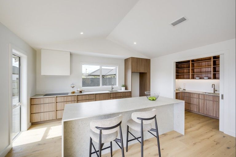 Photo of property in 37 Arataki Road, Havelock North, 4130