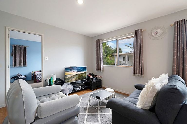 Photo of property in 27 Kohekohe Street, New Lynn, Auckland, 0600