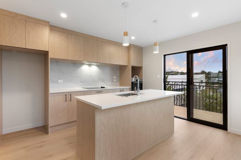 Photo of property in 15 Awhi Lane, Massey, 0614