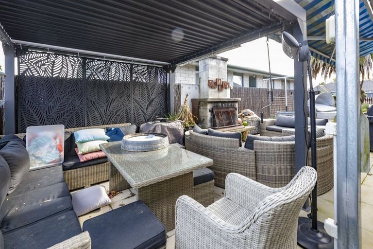 Photo of property in 1 Wakelin Place, Redwood, Christchurch, 8051