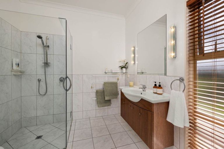Photo of property in 17 Riddell Road, Kerikeri, 0230