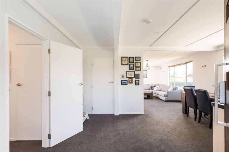 Photo of property in 22 Ruamahanga Crescent, Terrace End, Palmerston North, 4410
