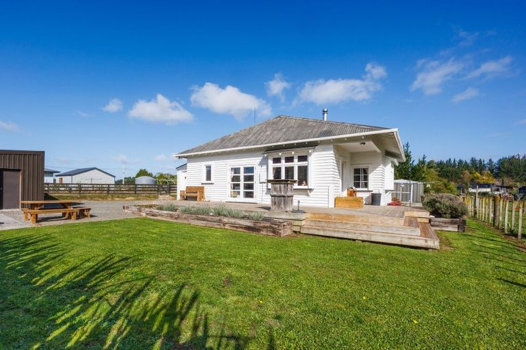 Photo of property in 8 Knorp Street, Halcombe, Feilding, 4779