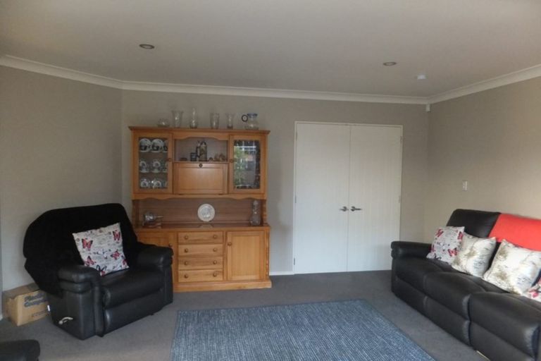 Photo of property in 2 Ross Place, Northwood, Christchurch, 8051