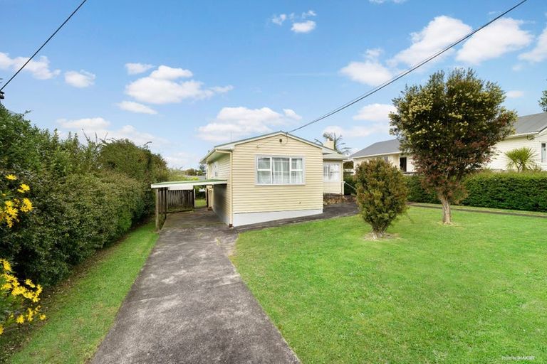 Photo of property in 104 Taikata Road, Te Atatu Peninsula, Auckland, 0610