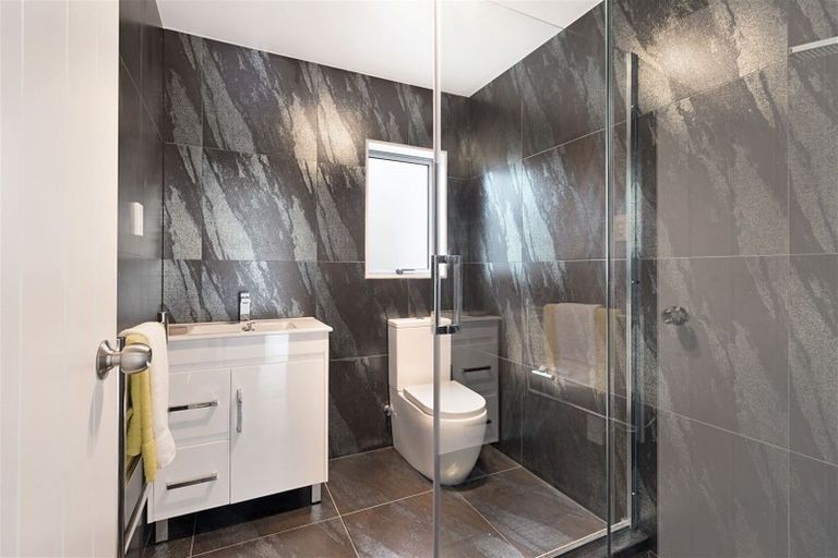 Photo of property in 2a Palmgreen Court, Stanmore Bay, Whangaparaoa, 0932