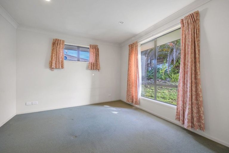 Photo of property in 11 Fresil Lane, Massey, Auckland, 0614