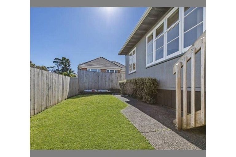 Photo of property in 66 Don Buck Road, Massey, Auckland, 0614