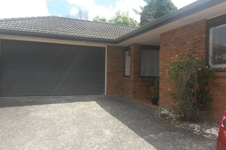 Photo of property in 17 Copplestone Place, New Lynn, Auckland, 0600