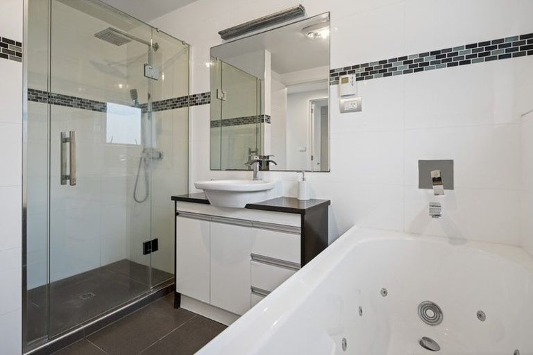 Photo of property in 10 Bayside Drive, Browns Bay, Auckland, 0630