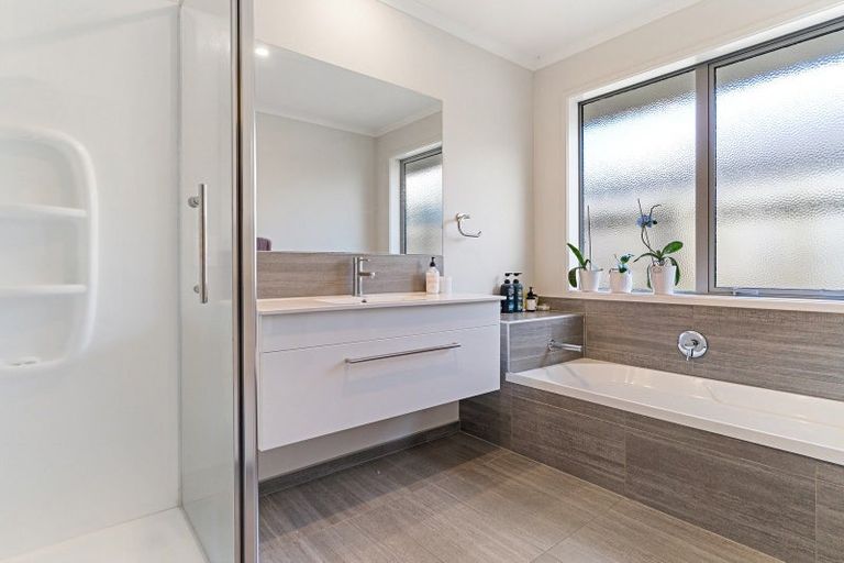 Photo of property in 39 Leet Crescent, Papamoa Beach, Papamoa, 3118