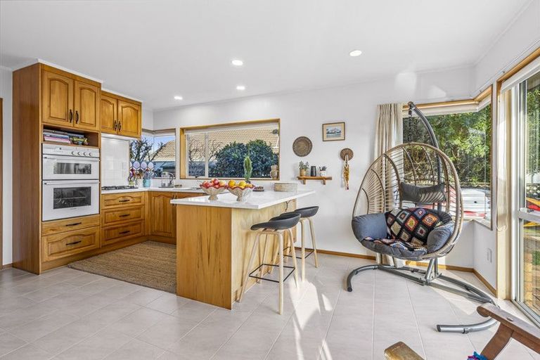 Photo of property in 48 Settlers Grove, Orewa, 0931