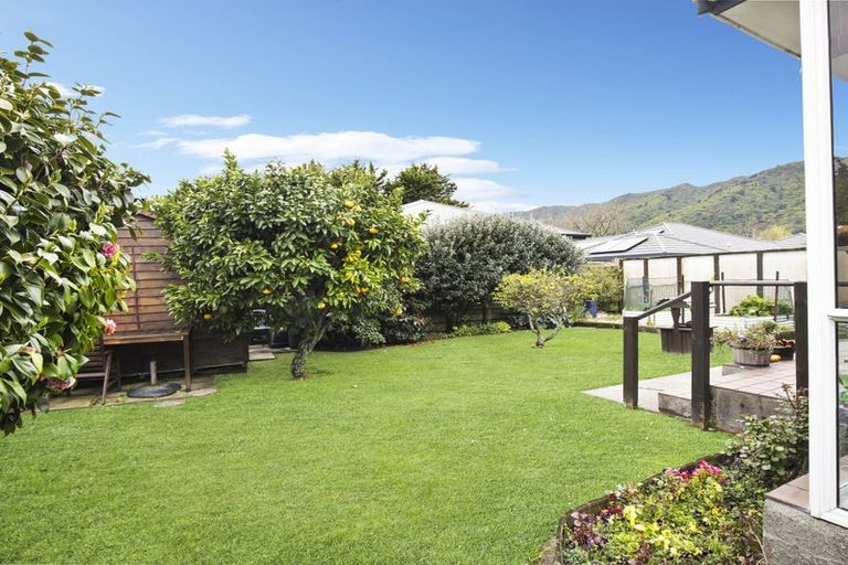 Photo of property in 11a Arthur Grove, Waikanae, 5036