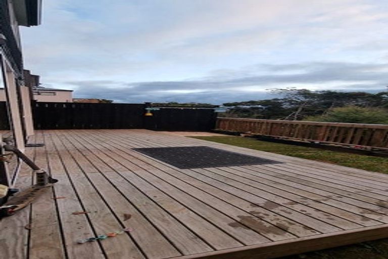 Photo of property in 19 Kaimai Avenue, Massey, Auckland, 0614