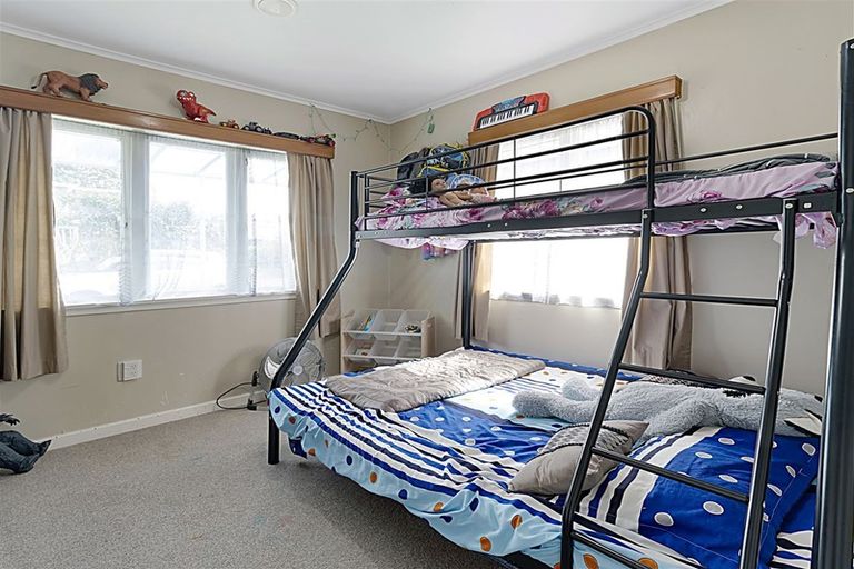 Photo of property in 82 Lincoln Park Avenue, Massey, Auckland, 0614