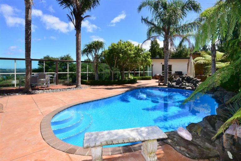 Photo of property in 54 Pinetone Road, Kumeu, 0892