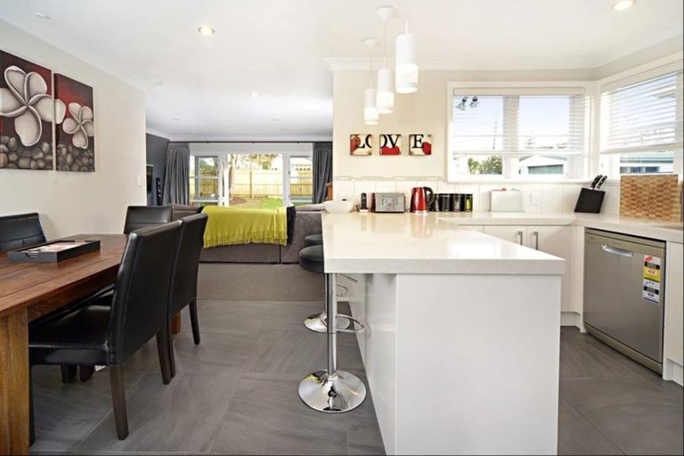 Photo of property in 25 Miro Road, Mangere Bridge, Auckland, 2022