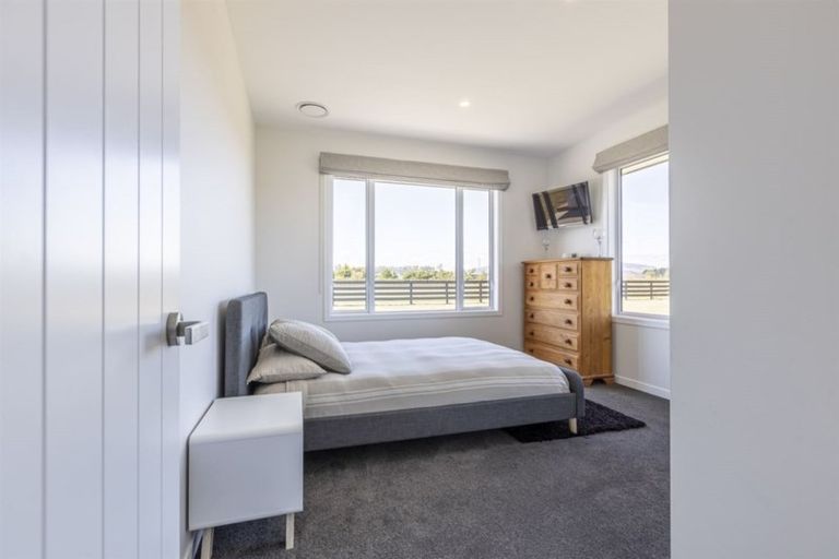 Photo of property in 33 Hartwell Drive, Kelvin Grove, Palmerston North, 4470