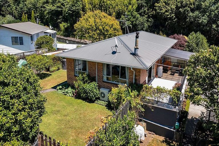 Photo of property in 39 Awanui Street, Merrilands, New Plymouth, 4312