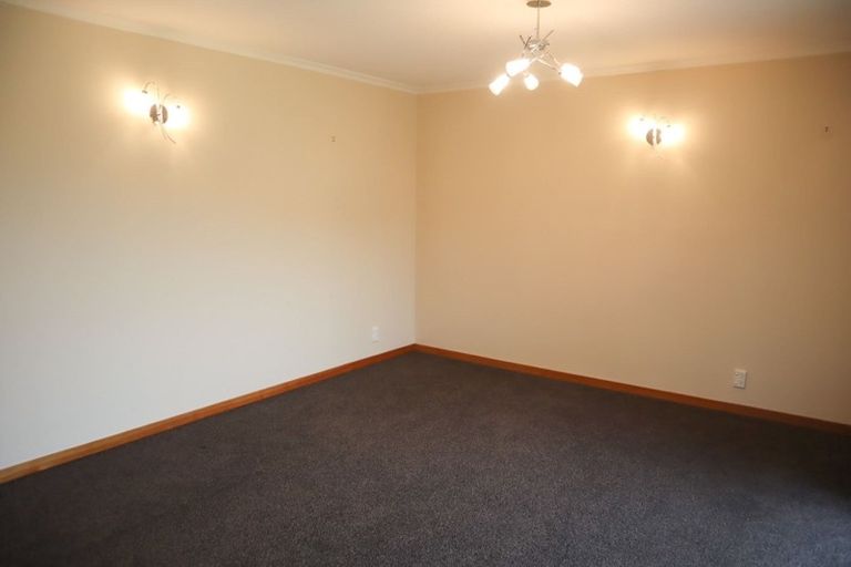 Photo of property in 11 Amdale Avenue, Broomfield, Christchurch, 8042