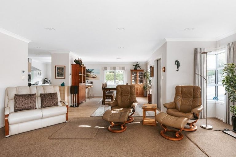 Photo of property in 16 Kayelene Place, Omokoroa, 3114