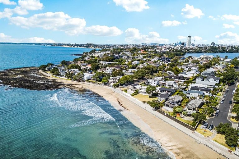 Photo of property in 2/13 Muritai Road, Milford, Auckland, 0620