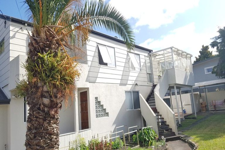 Photo of property in 2/276 East Coast Road, Milford, Auckland, 0620