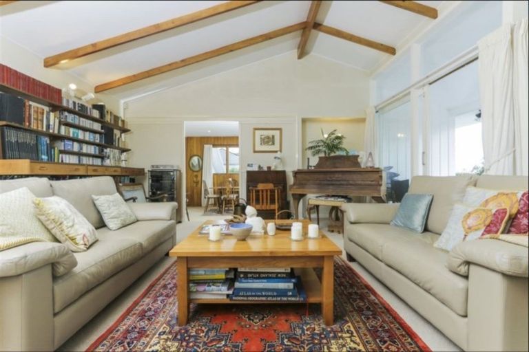 Photo of property in 154 Bleakhouse Road, Mellons Bay, Auckland, 2014