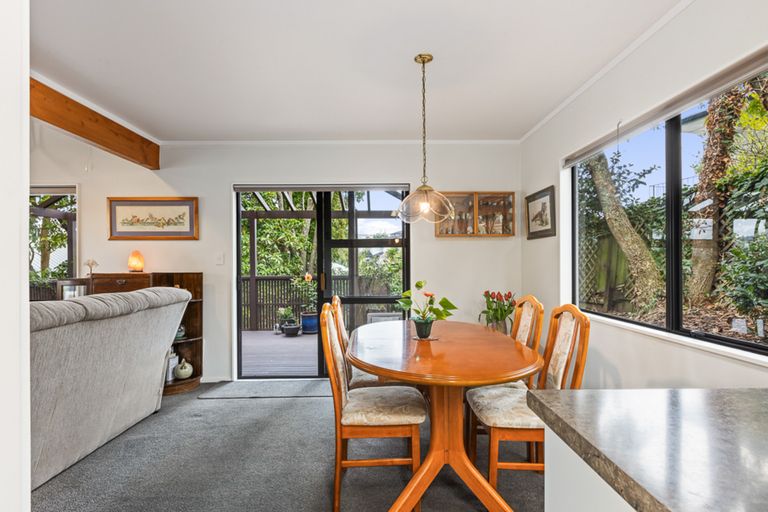 Photo of property in 3 Lantana Road, Green Bay, Auckland, 0604