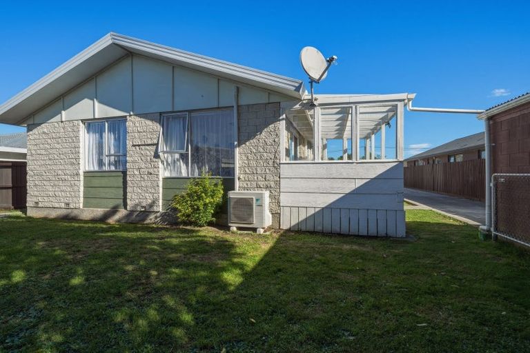 Photo of property in 2/202 Sawyers Arms Road, Bishopdale, Christchurch, 8053