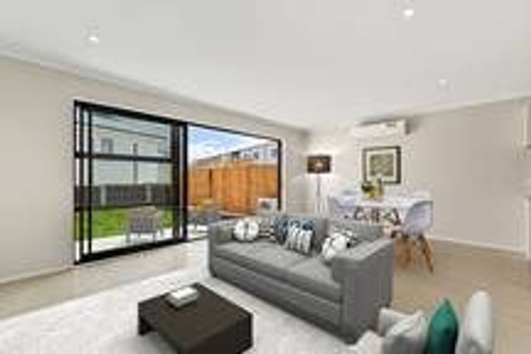 Photo of property in 33 Vincent Mcgrath Crescent, Swanson, Auckland, 0614