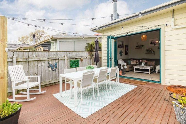 Photo of property in 25 Edgeware Road, Palmerston North, 4410