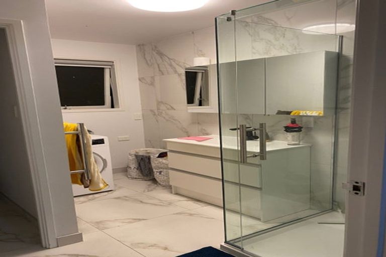 Photo of property in 60-62 Exmouth Road, Northcote, Auckland, 0627