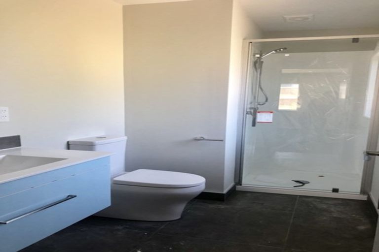 Photo of property in 18 Papa Orchard Drive, Kumeu, 0810