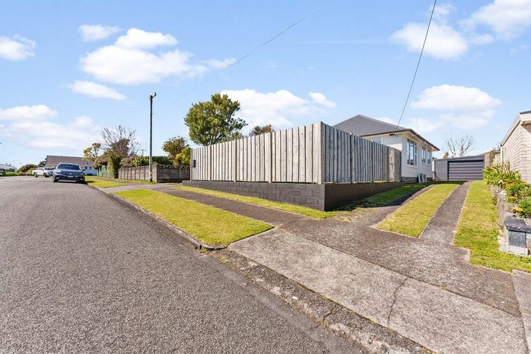 Photo of property in 6 Union Street, Merrilands, New Plymouth, 4312